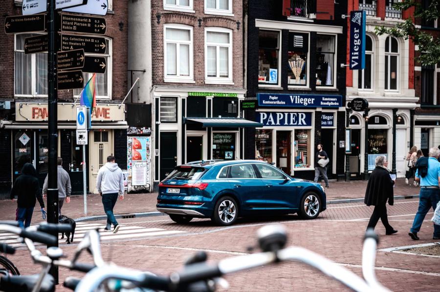  Audi e-tron 55 Quattro 2019 года  (WW) (фото 393 из 452)